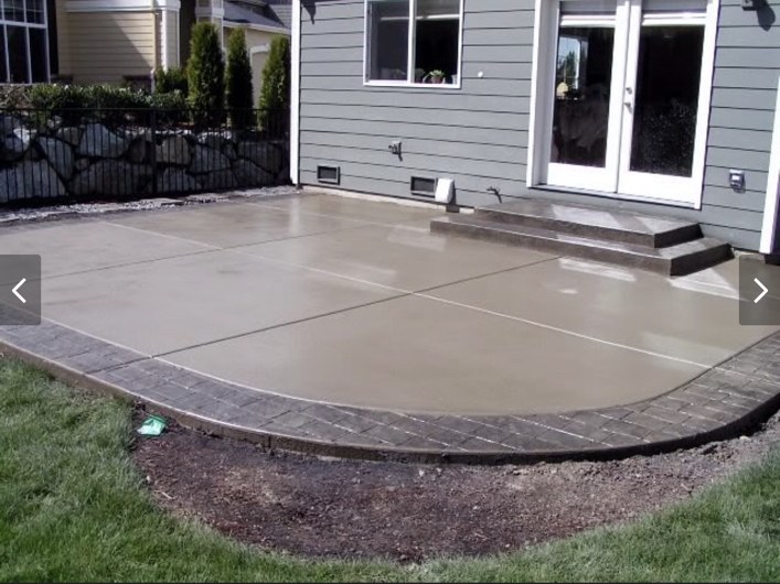 Broom-finished patio with decorative border
