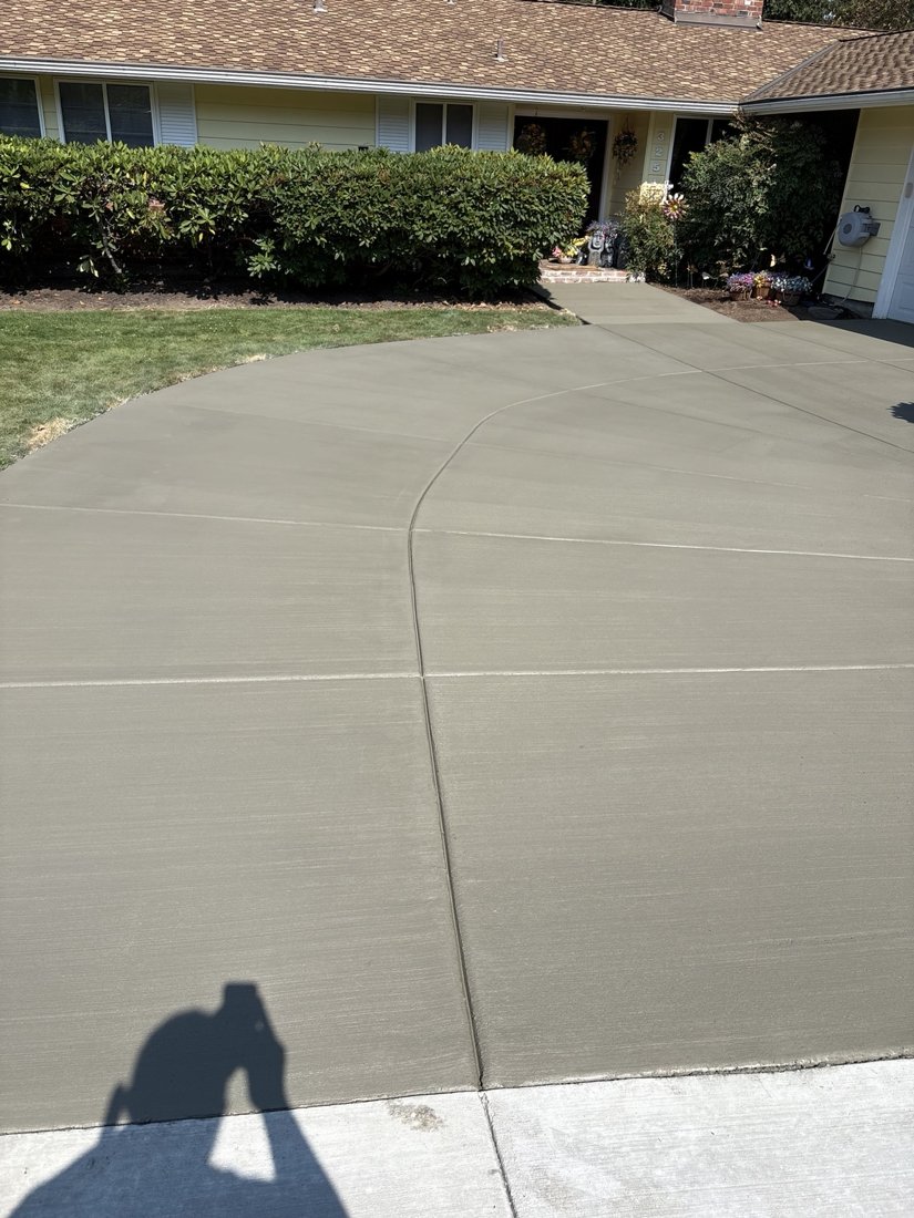 Smooth-finished concrete driveway